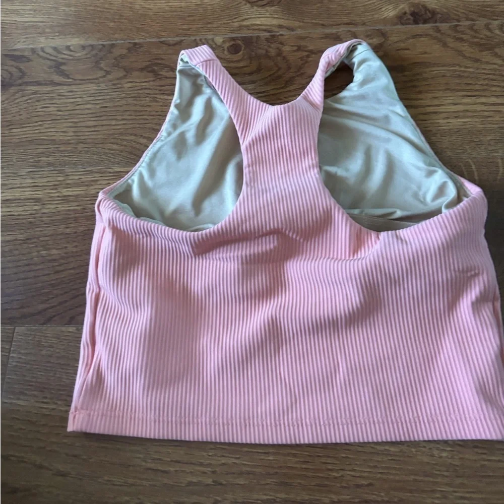 Old Navy Active coral tank sports top in size M (8)